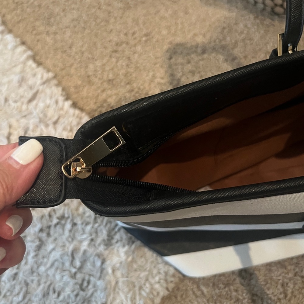 Purse - Picture 5 of 8